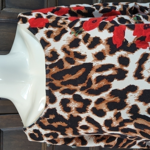 ANIMAL print and red flower sweater size XL long sleeve super soft tie bottom. - Picture 3 of 7
